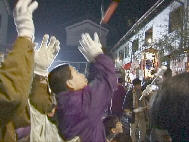 �~�J������